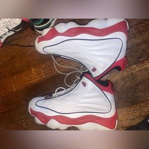 Boys size 6.5 Jordan’s